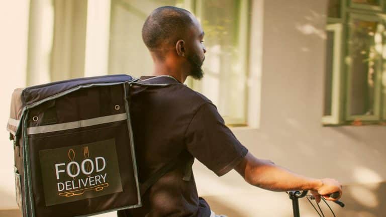 Mr D Food vs. Uber Eats in South Africa: Which is Better for Your ...